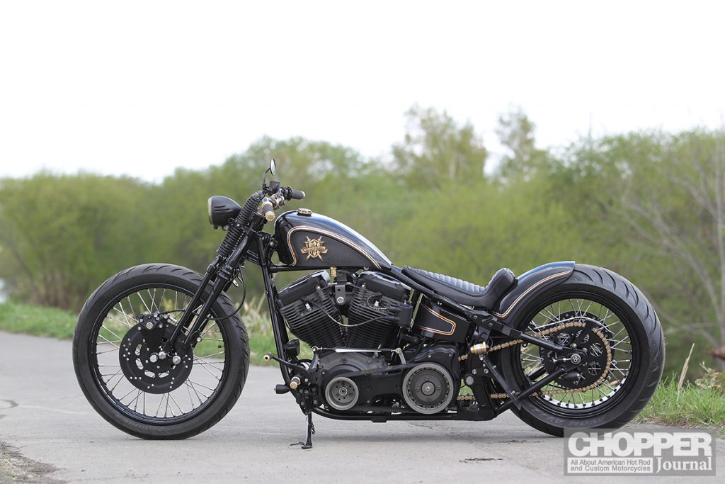 数々の賞を受賞 部品屋KW harley ハーレー BT CHOPPERS製 ボバースタイル本革サドルシート オリジナルストレッチタンク用  21-02-072-ST-AA fucoa.cl